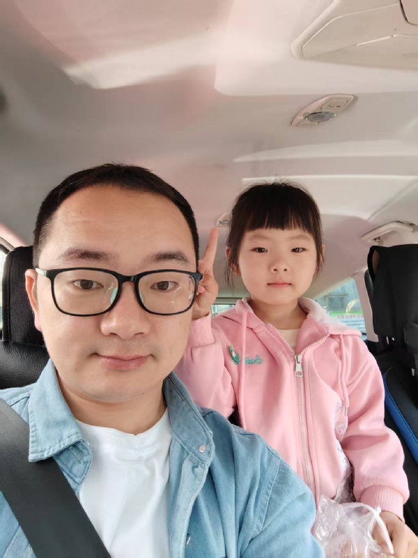 知天晓的第一张照片--龙岩闪婚服务中心